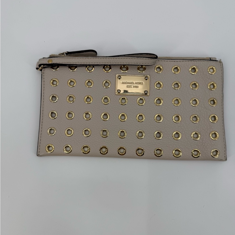 Michael Kors Studded Wristlet Clutch Beige Leather Gold Grommet Zip Pouch Wallet - Picture 2 of 16